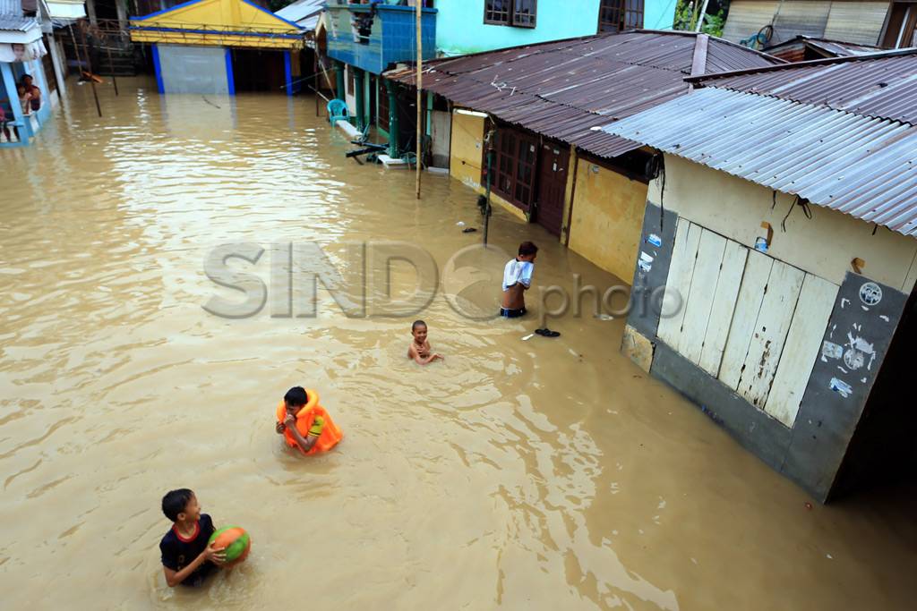 Ratusan Rumah Terendam...