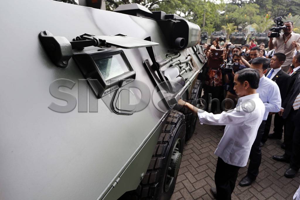 Presiden Jokowi Tinjau...