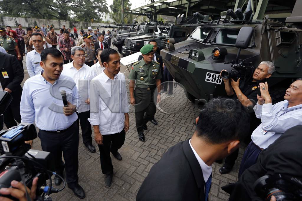 Presiden Jokowi Tinjau...