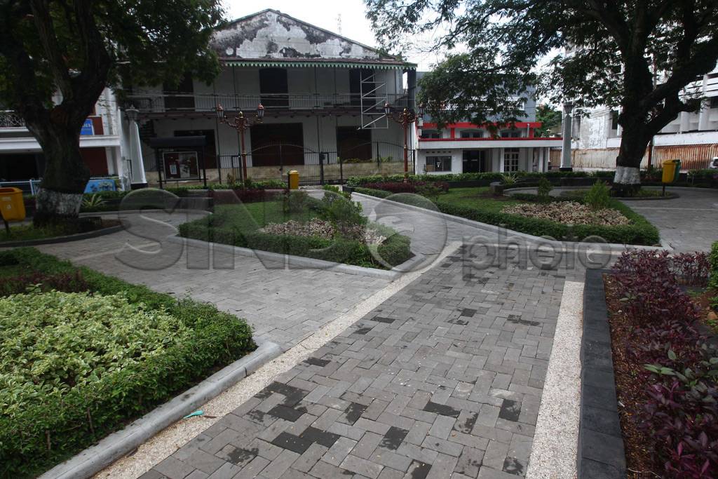 Melihat Kota Lama Semarang,...