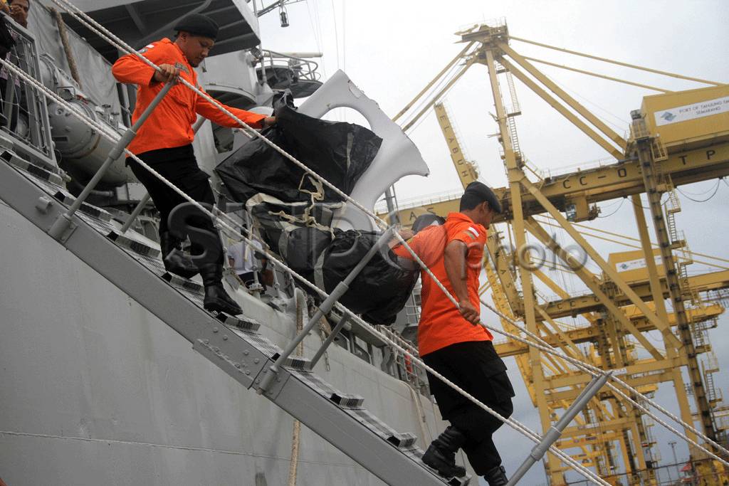 KRI Ahmad Yani Serahkan...