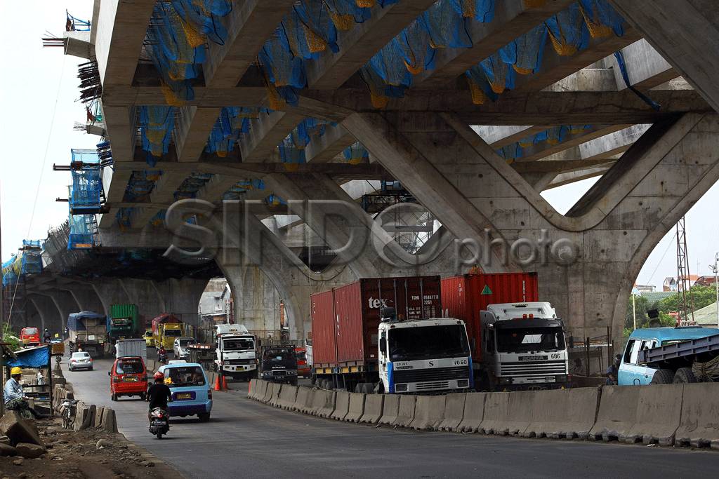 Proyek Tol Tanjung Priok...