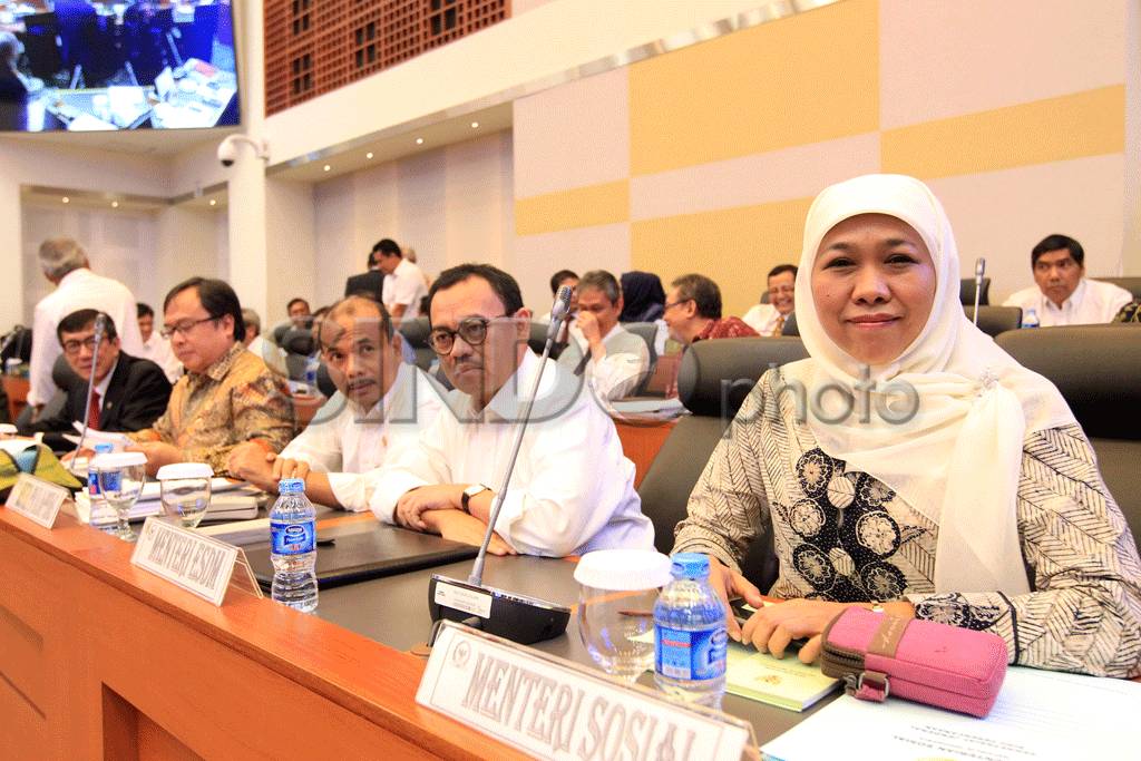 Enam Menteri Hadiri...