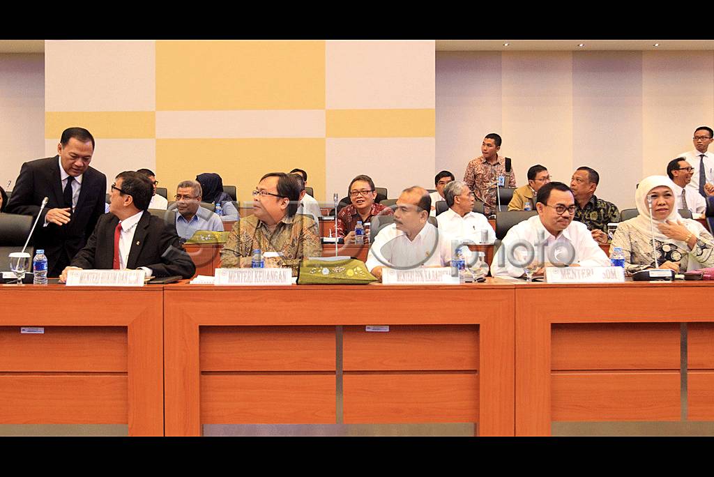 Enam Menteri Hadiri...