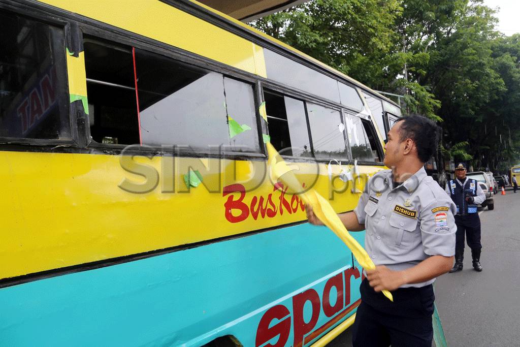 Puluhan Bus Angkutan...