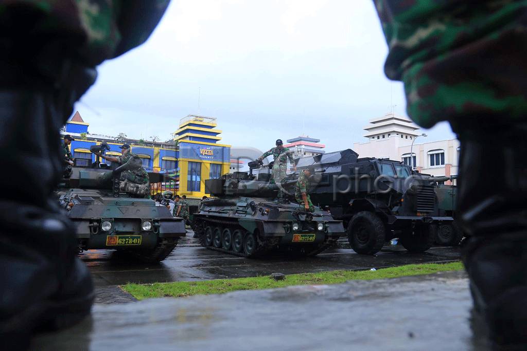 TNI-AD Pamerkan Alutsista...