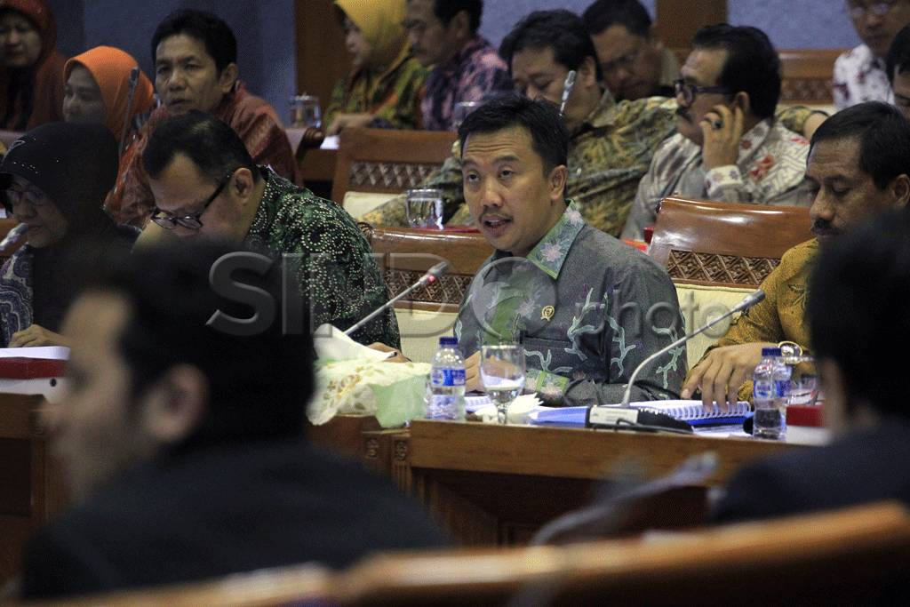 Menpora dan Komisi X...