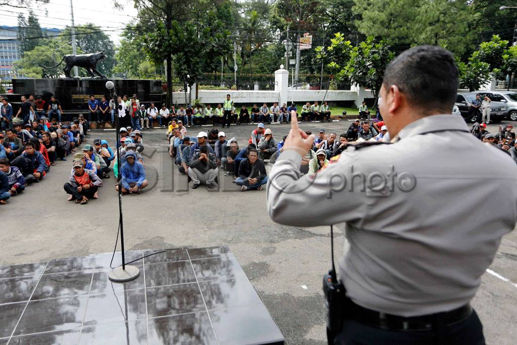 Ratusan Preman di Bandung...