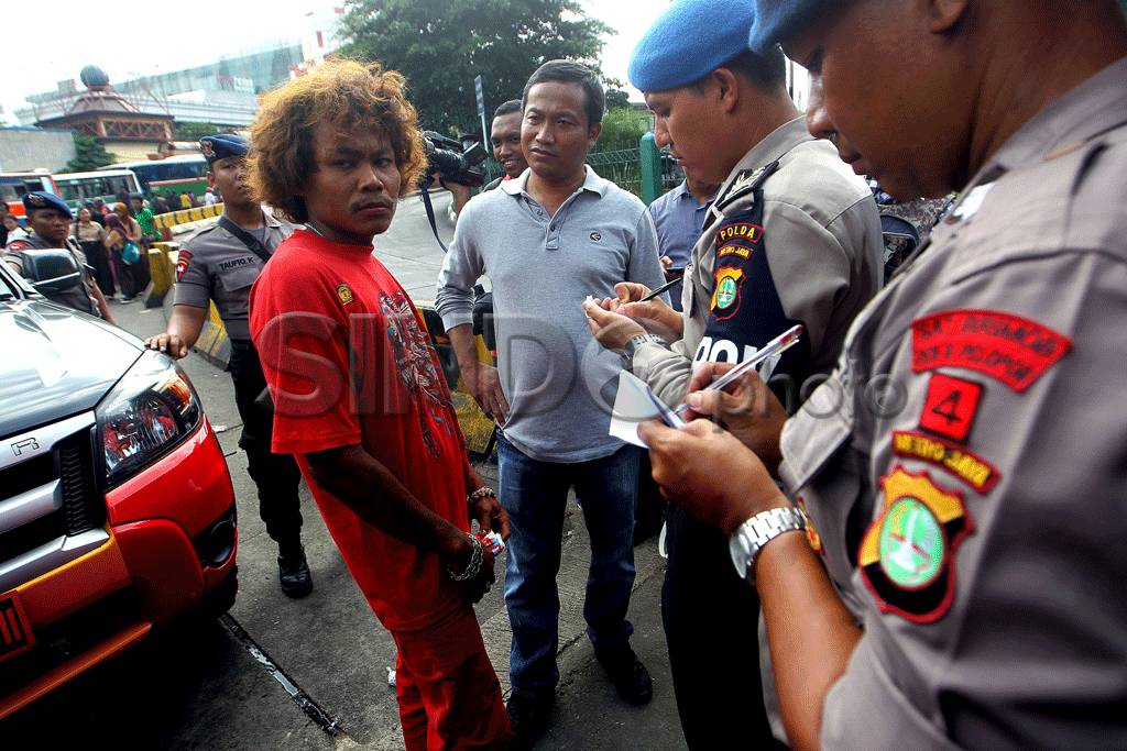 Polisi Gelar Razia Preman...