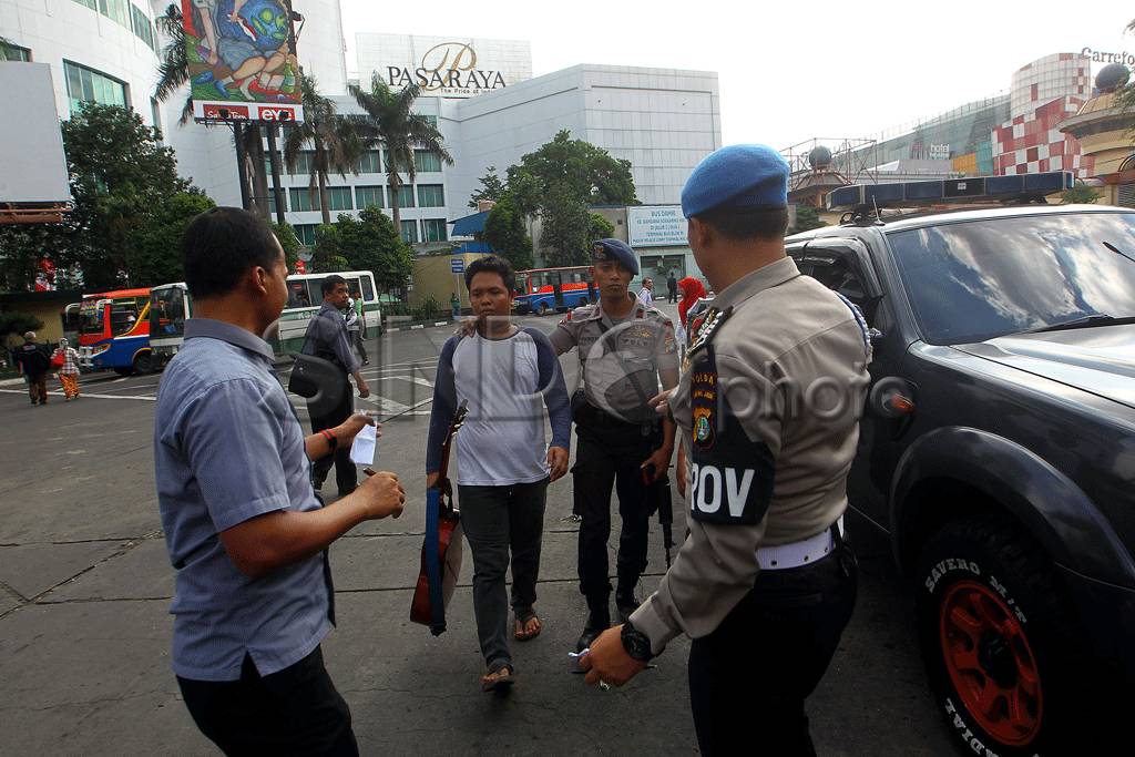 Polisi Gelar Razia Preman...