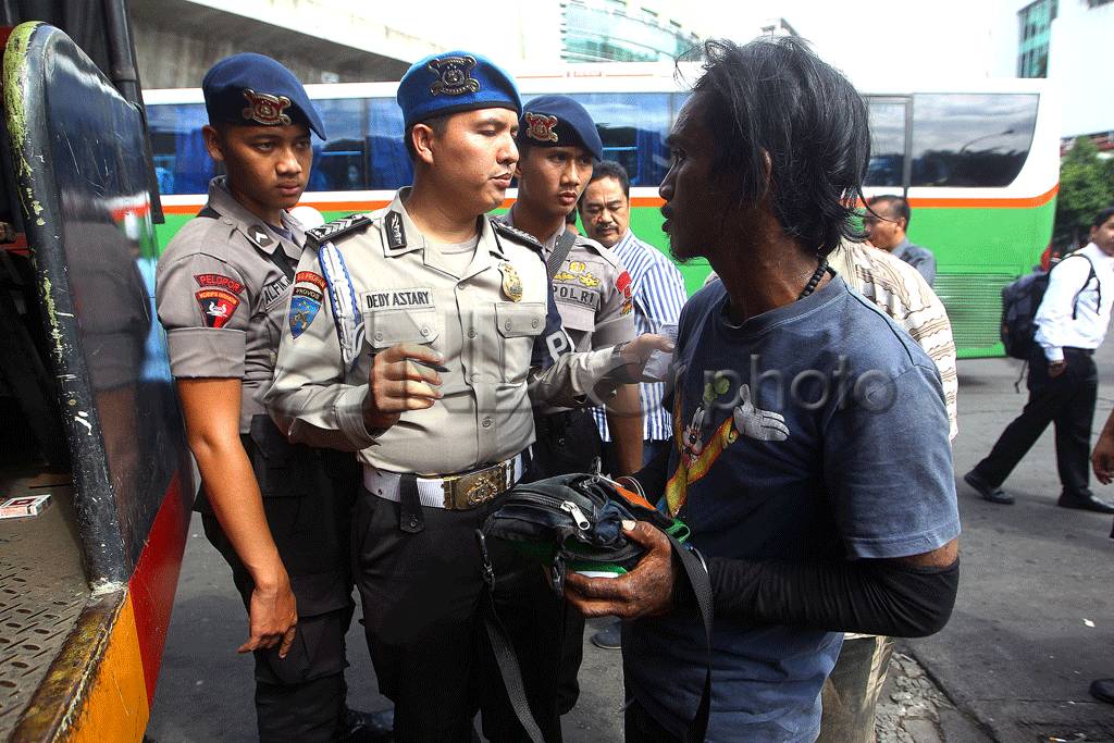 Polisi Gelar Razia Preman...