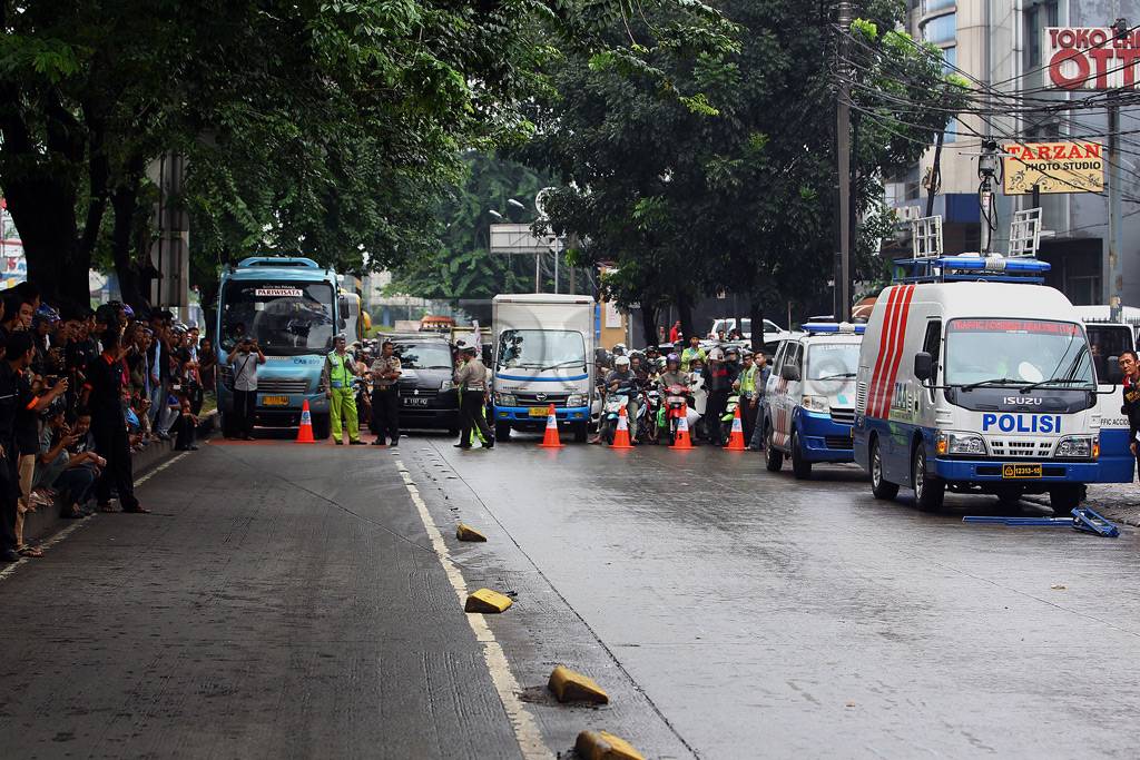 Polisi Olah TKP Kecelakaan...