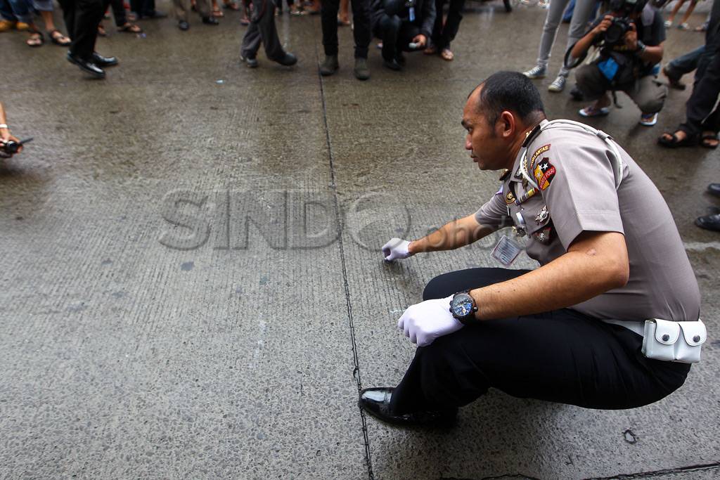 Polisi Olah TKP Kecelakaan...