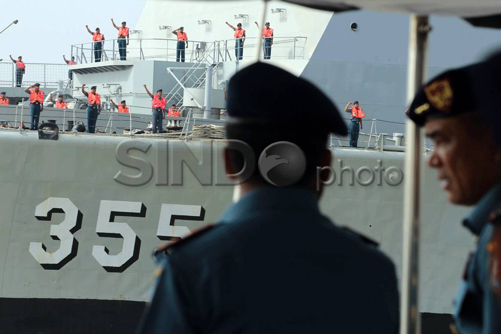 Tradisi Admiral Inspection...