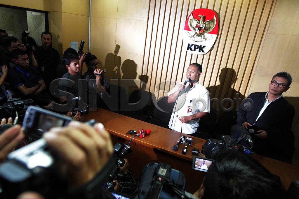 Bambang Widjojanto Resmi...