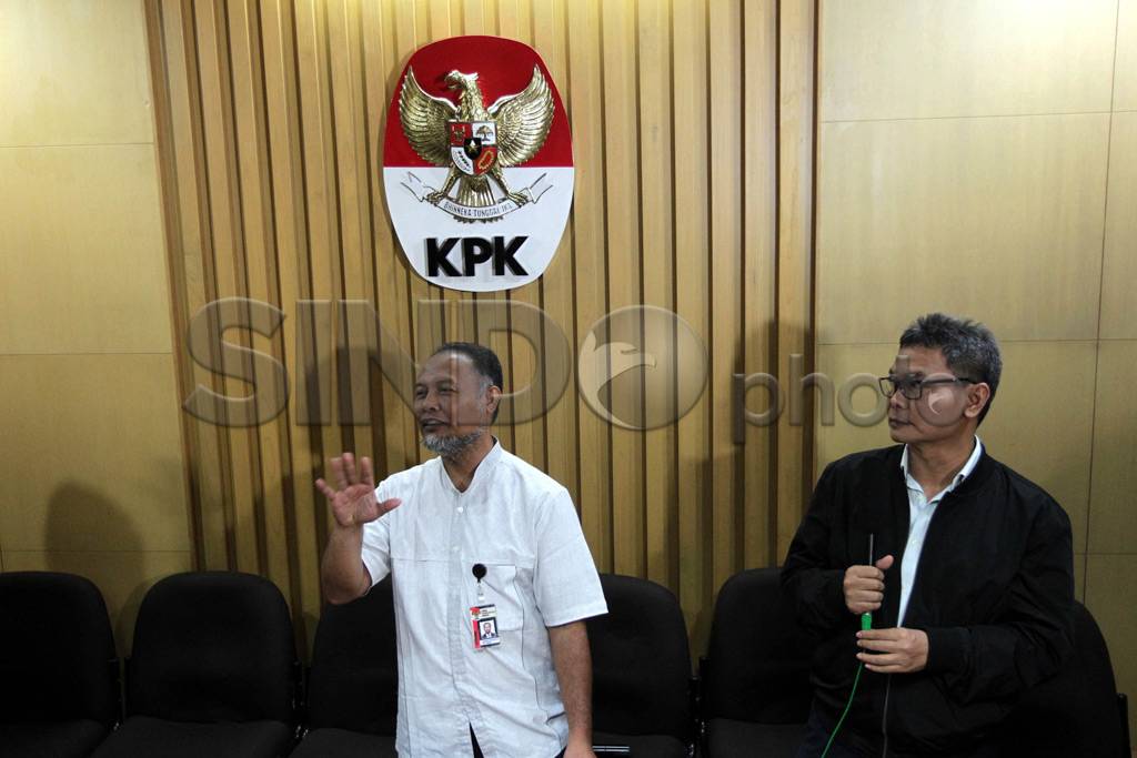 Bambang Widjojanto Resmi...