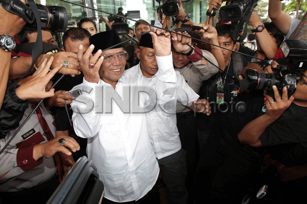 Hasyim Muzadi Datangi...