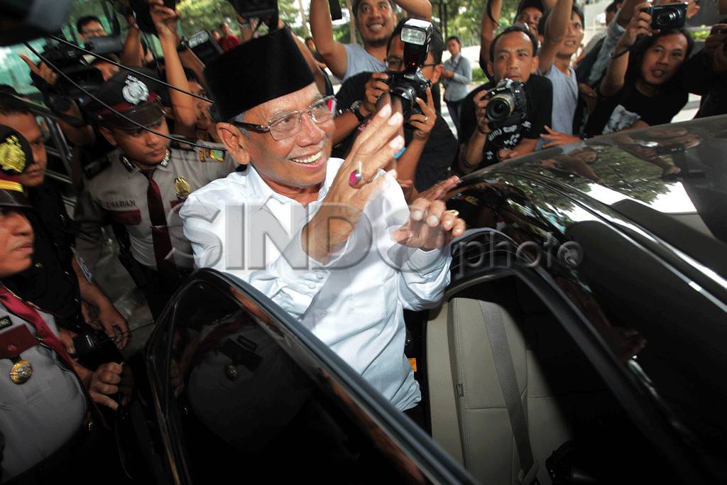 Hasyim Muzadi Datangi...