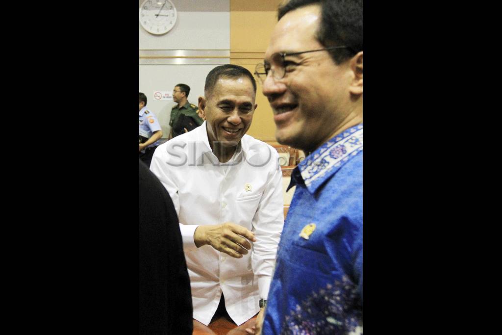 Komisi I DPR Gelar Raker...