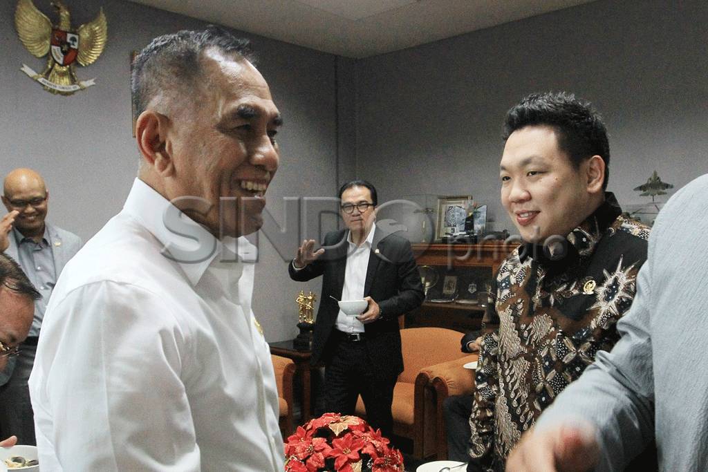 Komisi I DPR Gelar Raker...