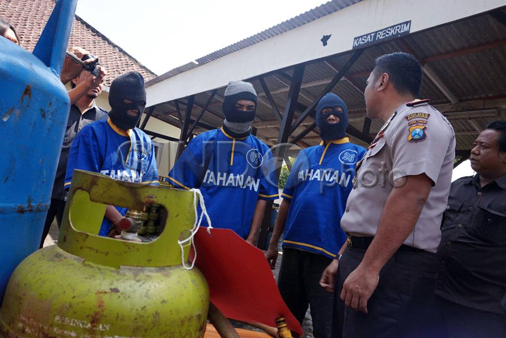 Polisi Ciduk Pengoplos...