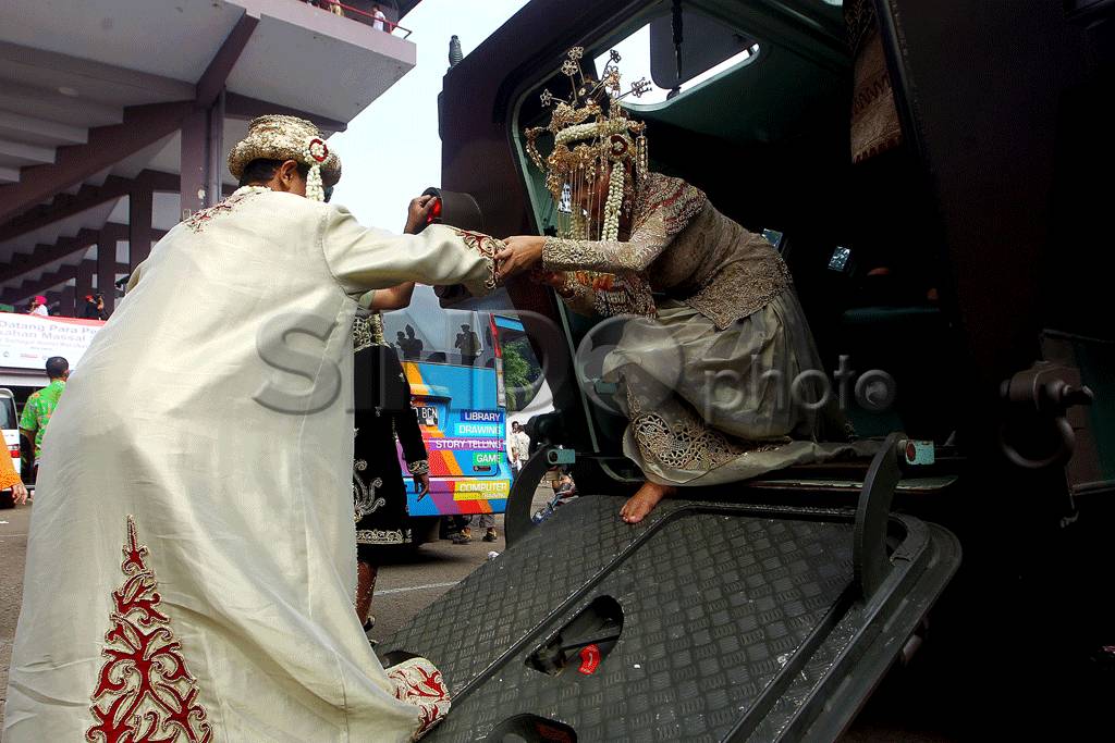 Ribuan Pasangan Pengantin...