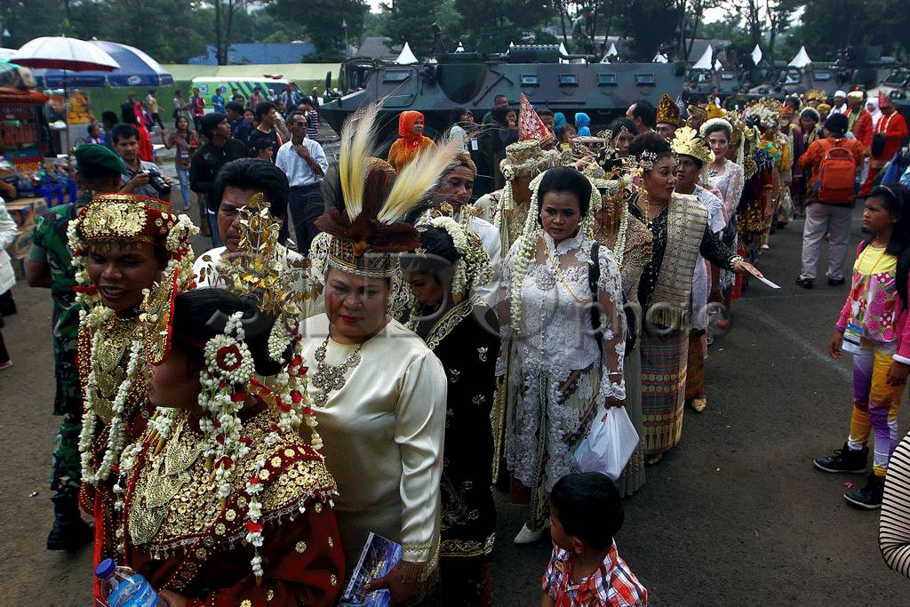 Ribuan Pasangan Pengantin...