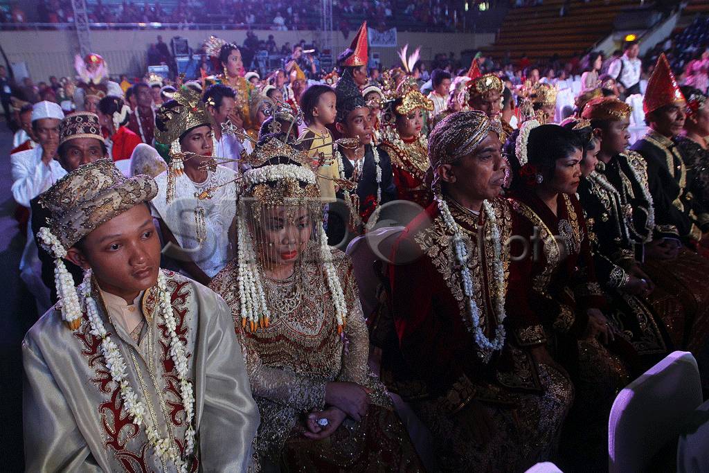 Ribuan Pasangan Pengantin...