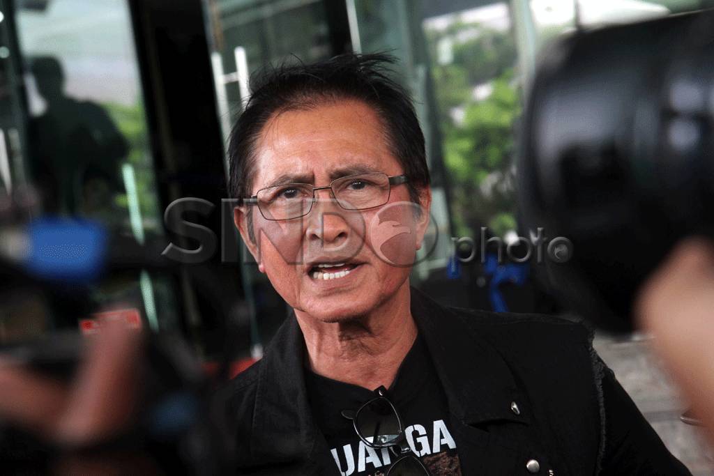 Aksi Artis Senior Pong...
