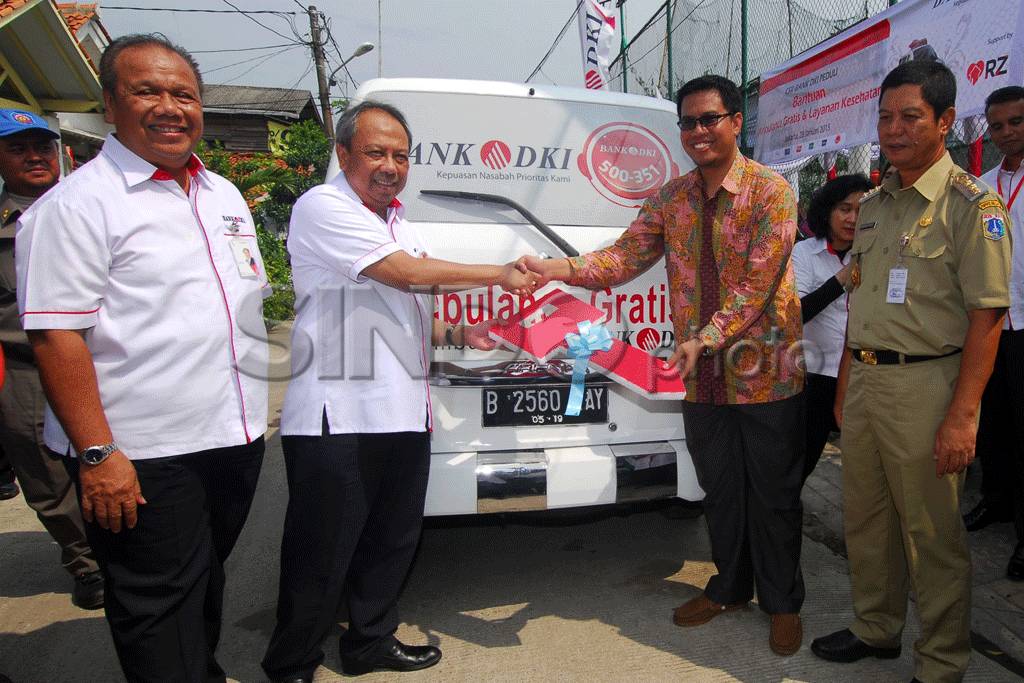 Bank DKI Serahkan Ambulan...