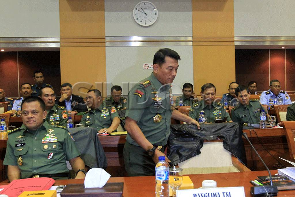Panglima TNI Raker Dengan...