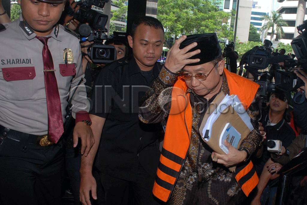 KPK Periksa Mantan Sekjen...