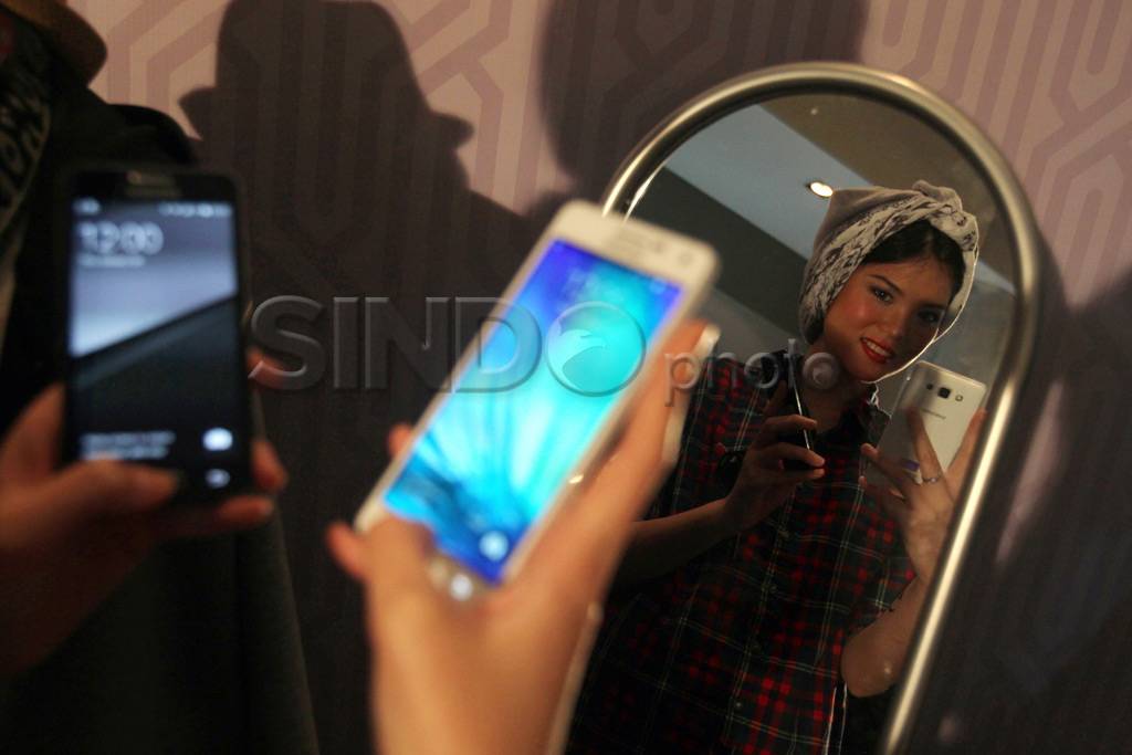 Samsung Luncurkan Ponsel...