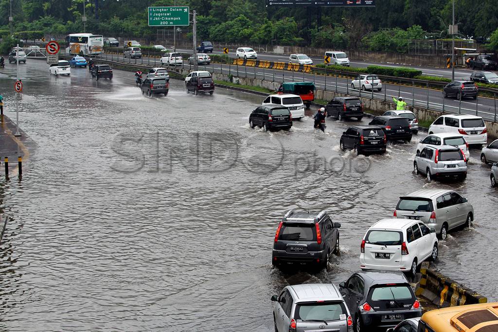 Hujan Deras, Ruas Jalan...