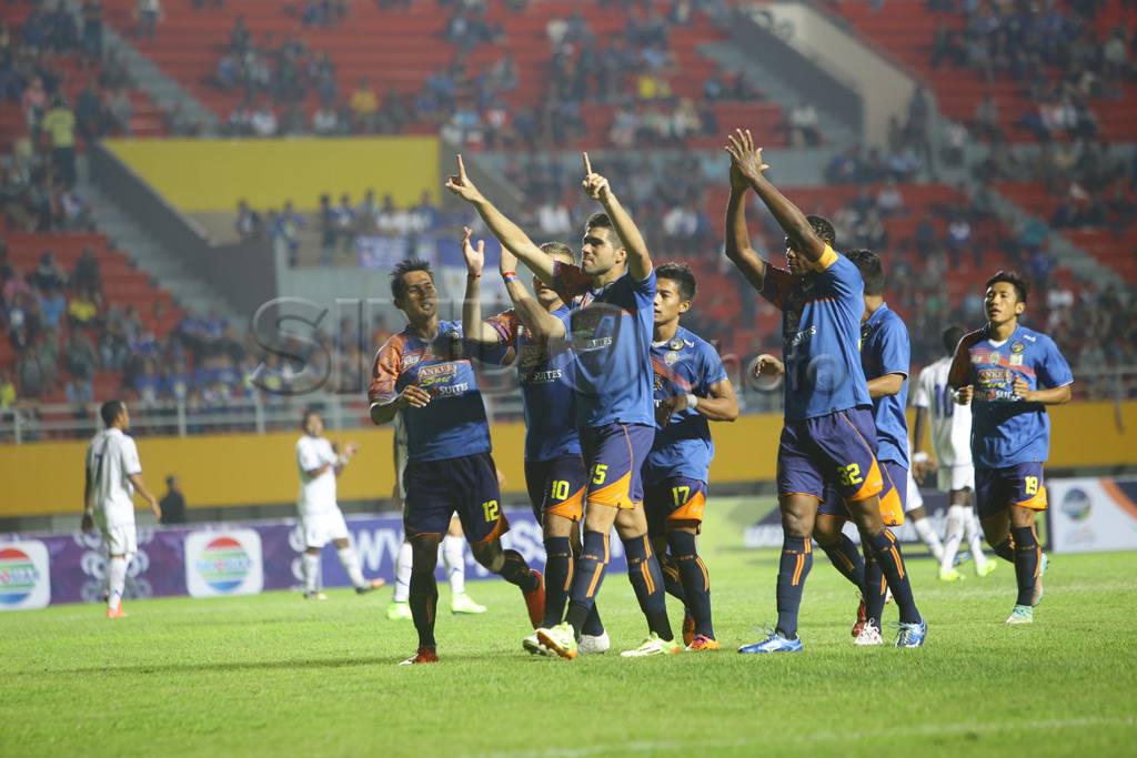 Taklukan Persib, Arema...