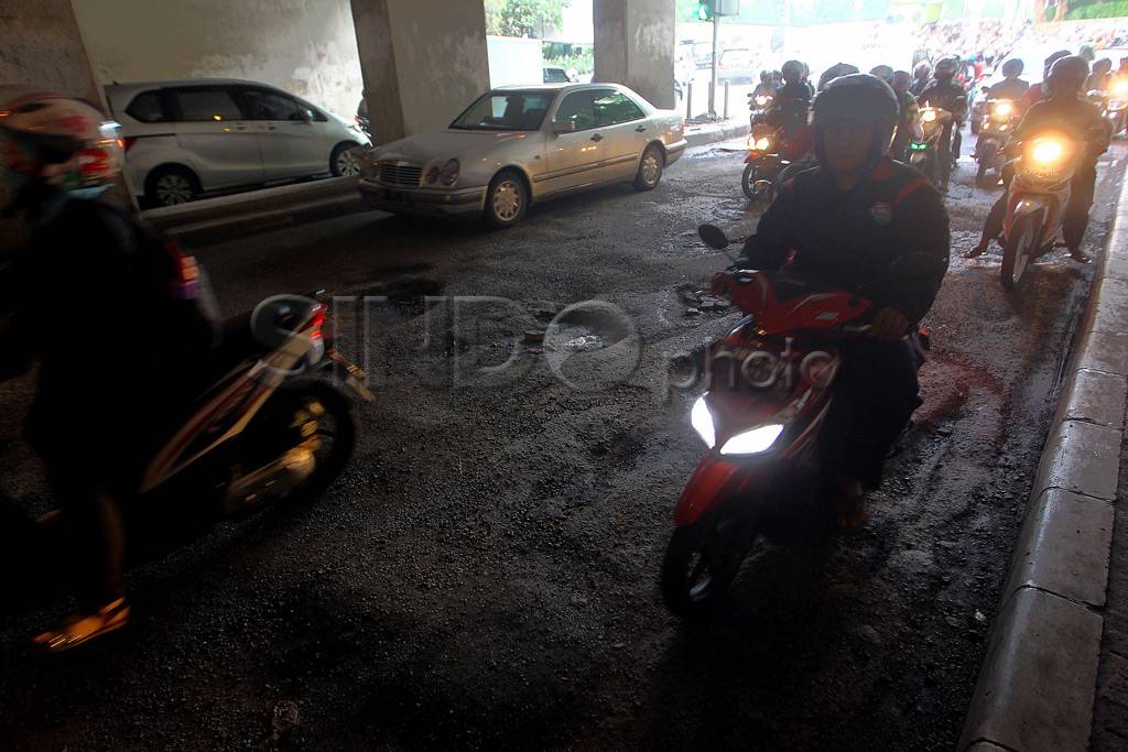 Jalan Rusak dan Berlubang,...