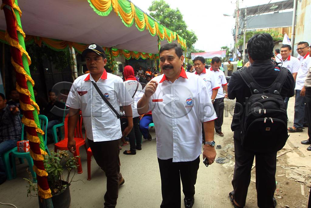 Perindo Bagikan Helm...