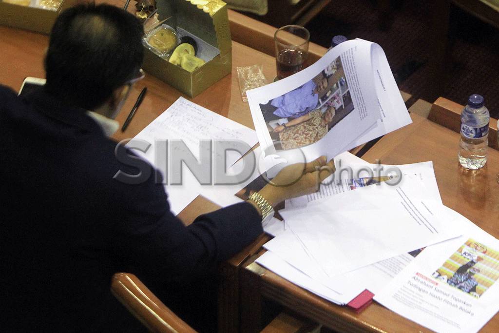 Komisi III DPR Panggil...