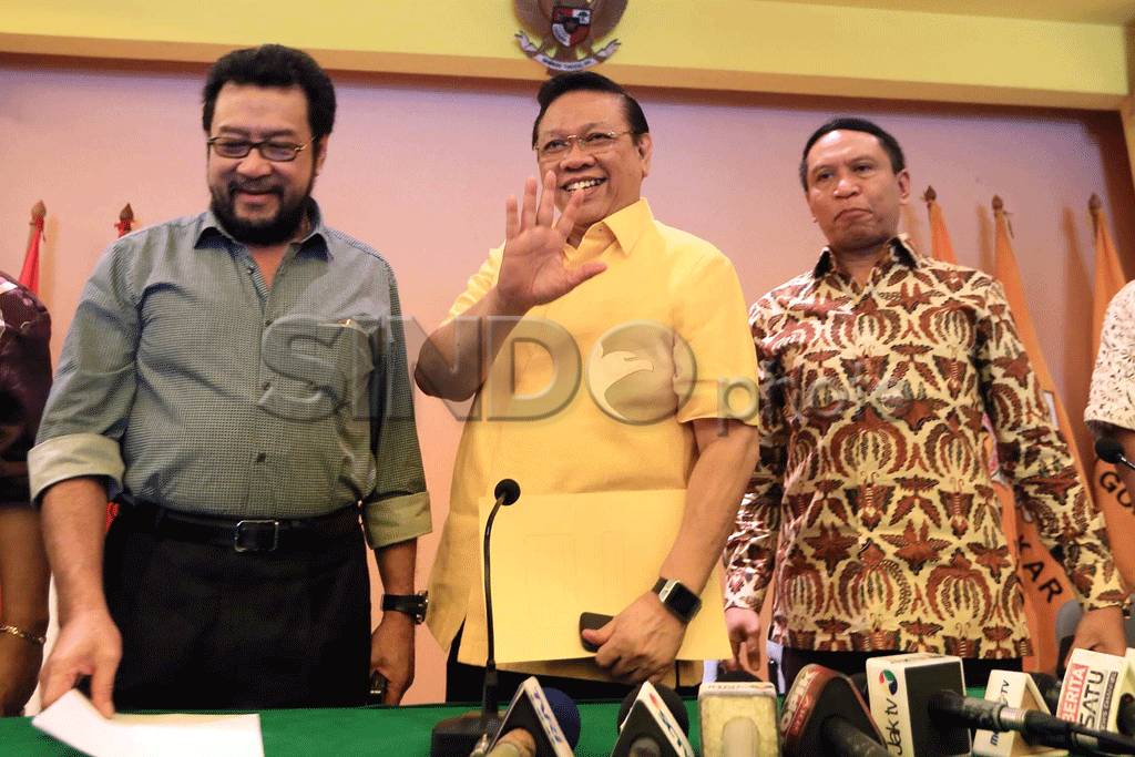 Agung Laksono Desak...