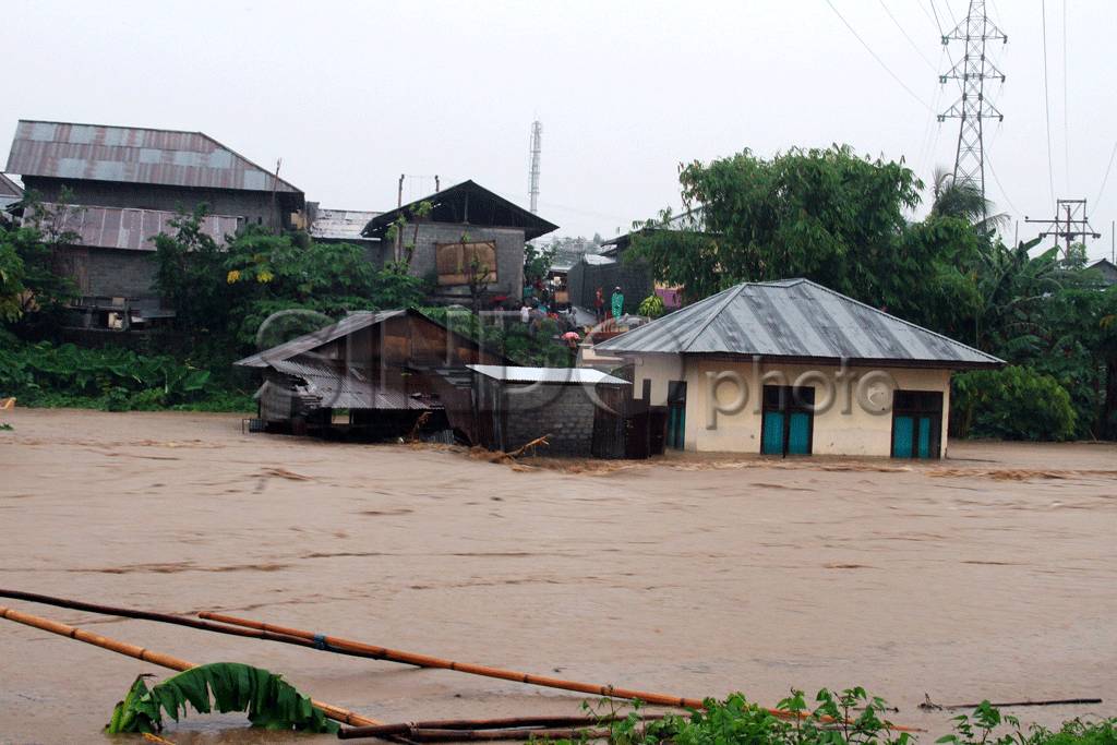 Banjir Bandang Landa...