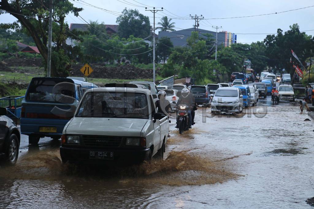 Genangan Air Kepung...