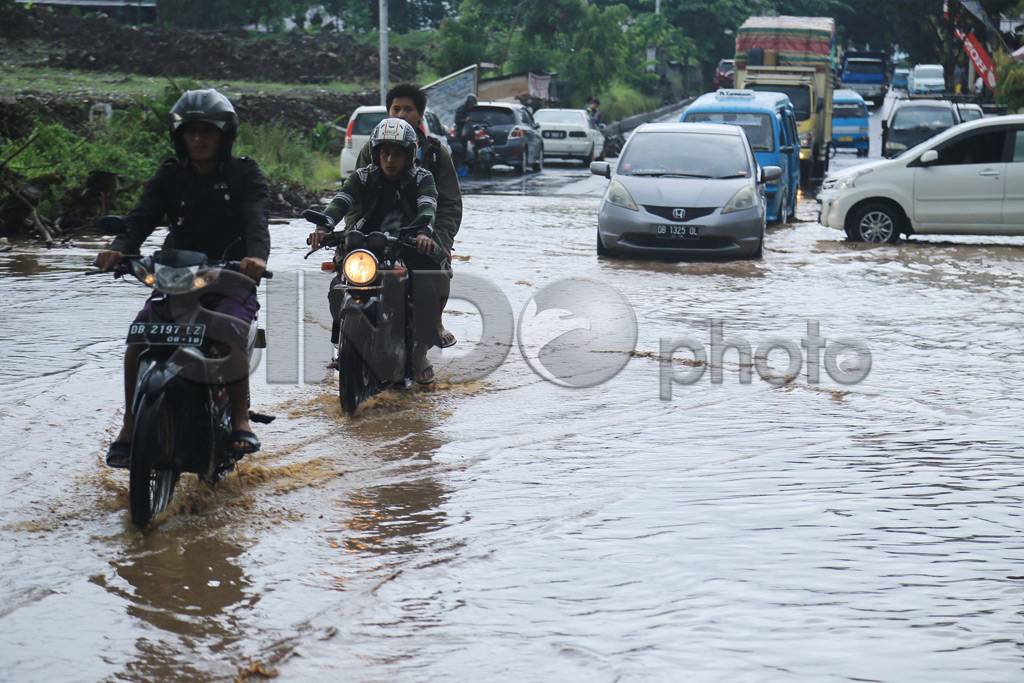 Genangan Air Kepung...