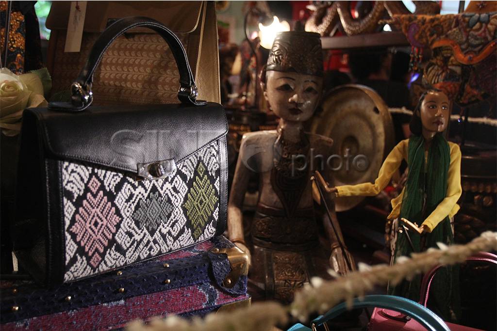 Pameran Lungsin Karya...