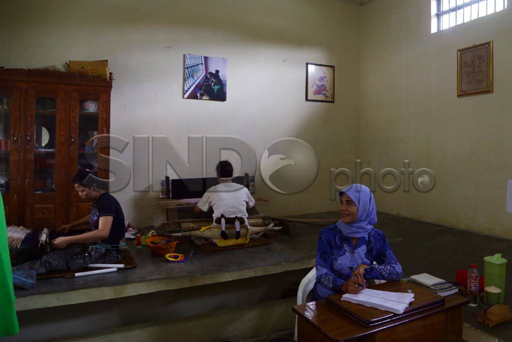 Kain Songket Karya Warga...