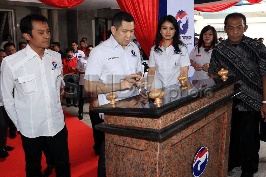HT Resmikan Kantor DPP...