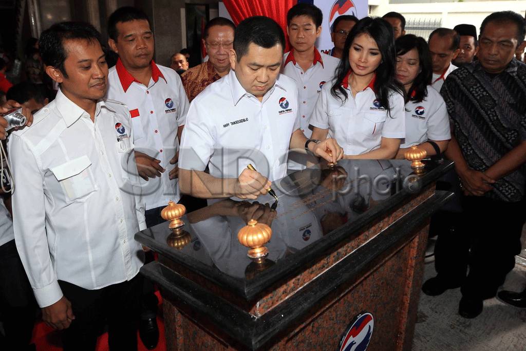 HT Resmikan Kantor DPP...