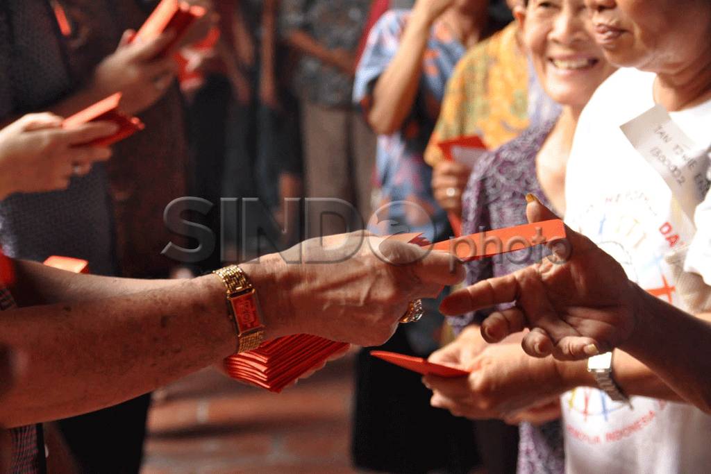 Angpao Untuk Lansia