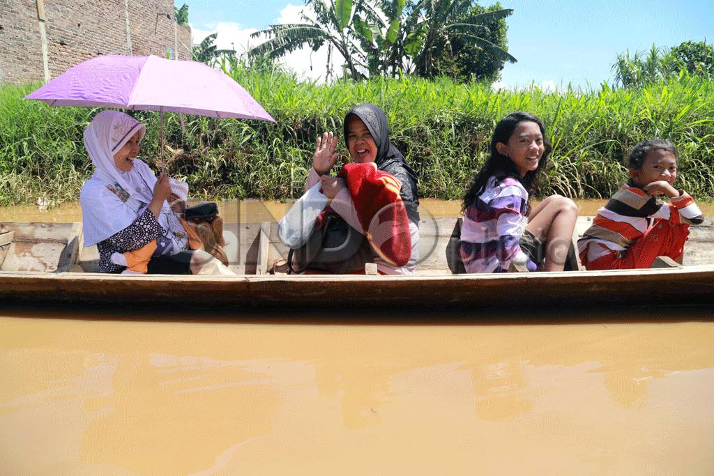 Banjir Kembali Genangi...