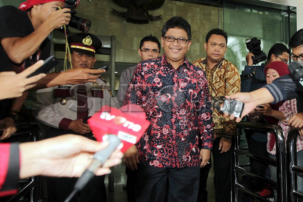 Hasto Kristiyanto Klarifikasi...
