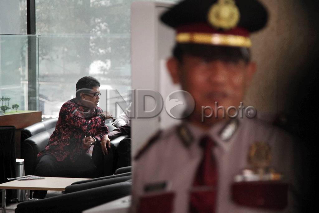 Hasto Kristiyanto Klarifikasi...